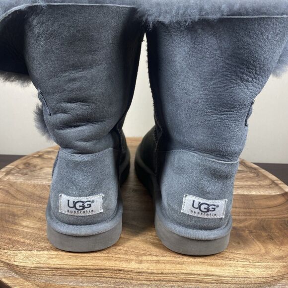 UGG Bailey Button Womens Gray Size 7 Suede Sheepskin Shearling Fur Lined Boots - Picture 3 of 7